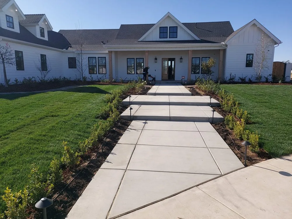 Top-rated residential landscaping for residential properties in Bakersfield, CA by Robinson Construction Services