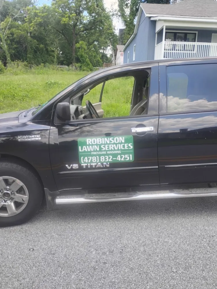 Trusted lawn care service experts serving Macon, GA - Robinson Lawn Services