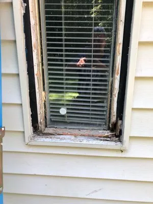 Robinsons Landscaping and Home Improvement Logo