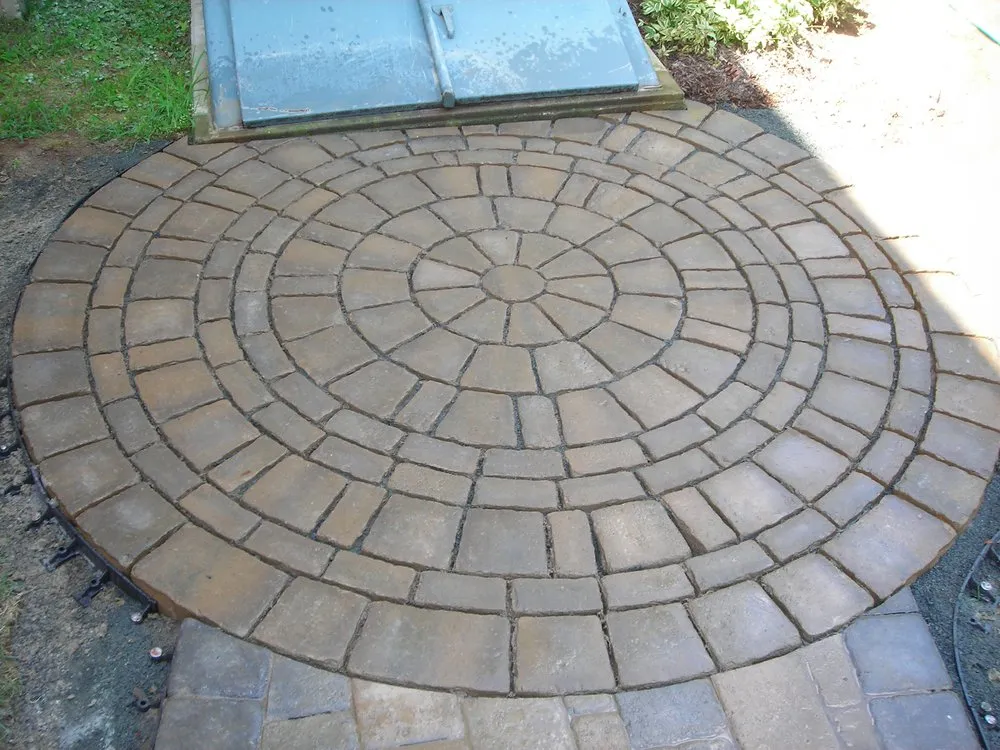 Affordable landscaping services for residential properties in Tolland, CT by Robinson's Landscaping