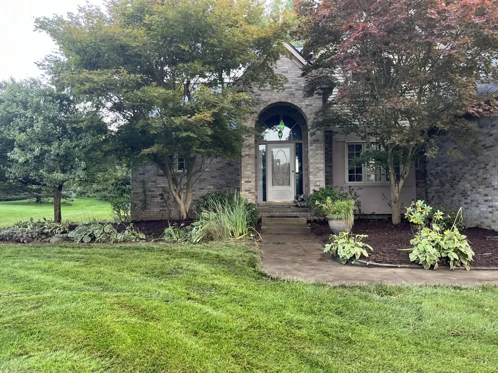 Professional outdoor landscaping experts serving South Lyon, MI - Robinson’s Lawn Care