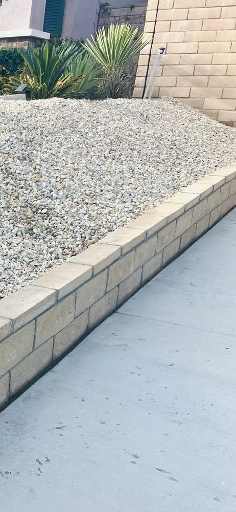 Affordable yard cleanup service in Wildomar, CA by Robles Hardscape