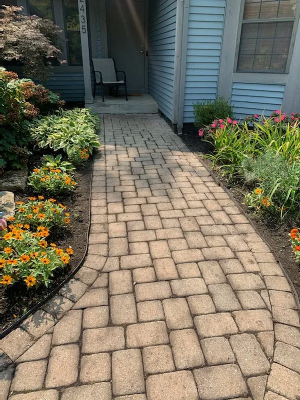 Expert garden landscaping experts serving Worthington, OH - Robles Landscape & Property services