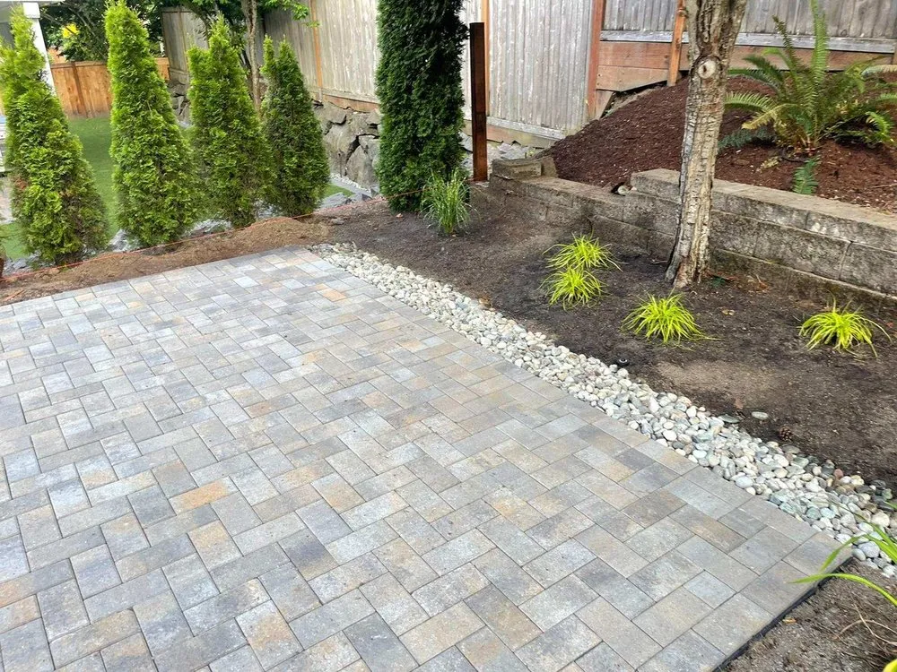 Expert outdoor landscaping experts serving Lake Stevens, WA - Robles Landscaping and Construction