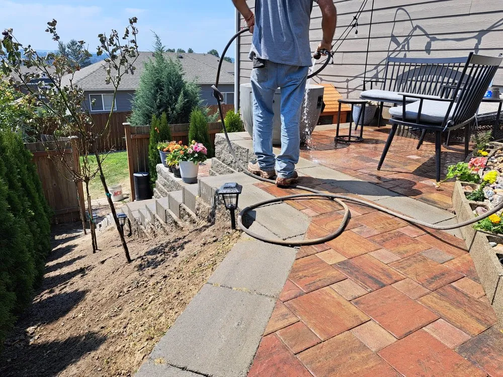 Reliable landscaping services experts serving Lake Stevens, WA - Robles Landscaping and Construction