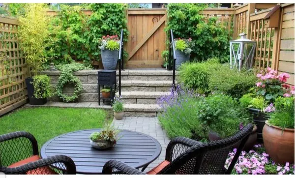 Robles lawn and landscapes