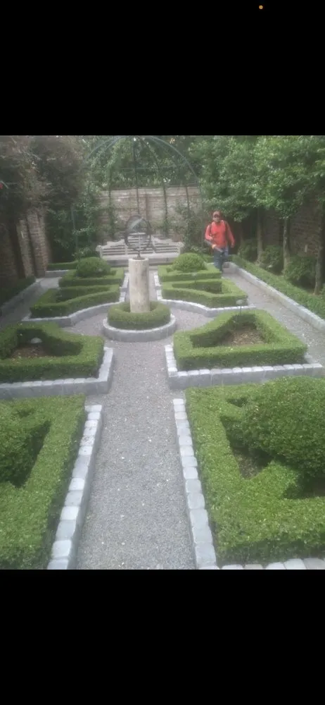 Professional landscaping services in Metairie, LA - Robles Lawn Care Services