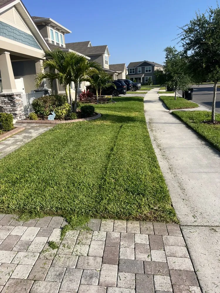 Expert garden landscaping experts serving Ocala, FL - Robles Lawn Company