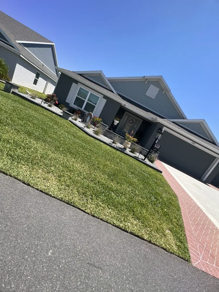 Custom lawn mowing service experts serving Ocala, FL - Robles Lawn Company