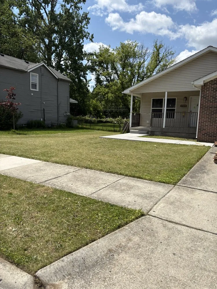 Custom outdoor landscaping in Harrison Township, MI - Robs Lawn Care Services