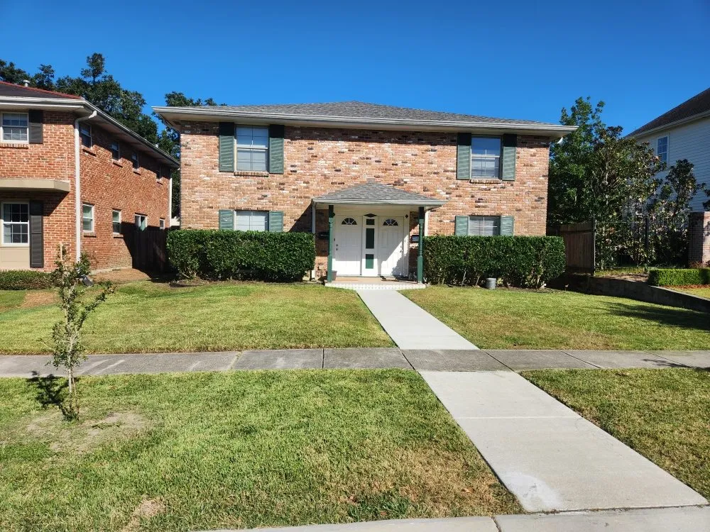 Custom lawn care service in New Orleans, LA - Robs Lawncare Service