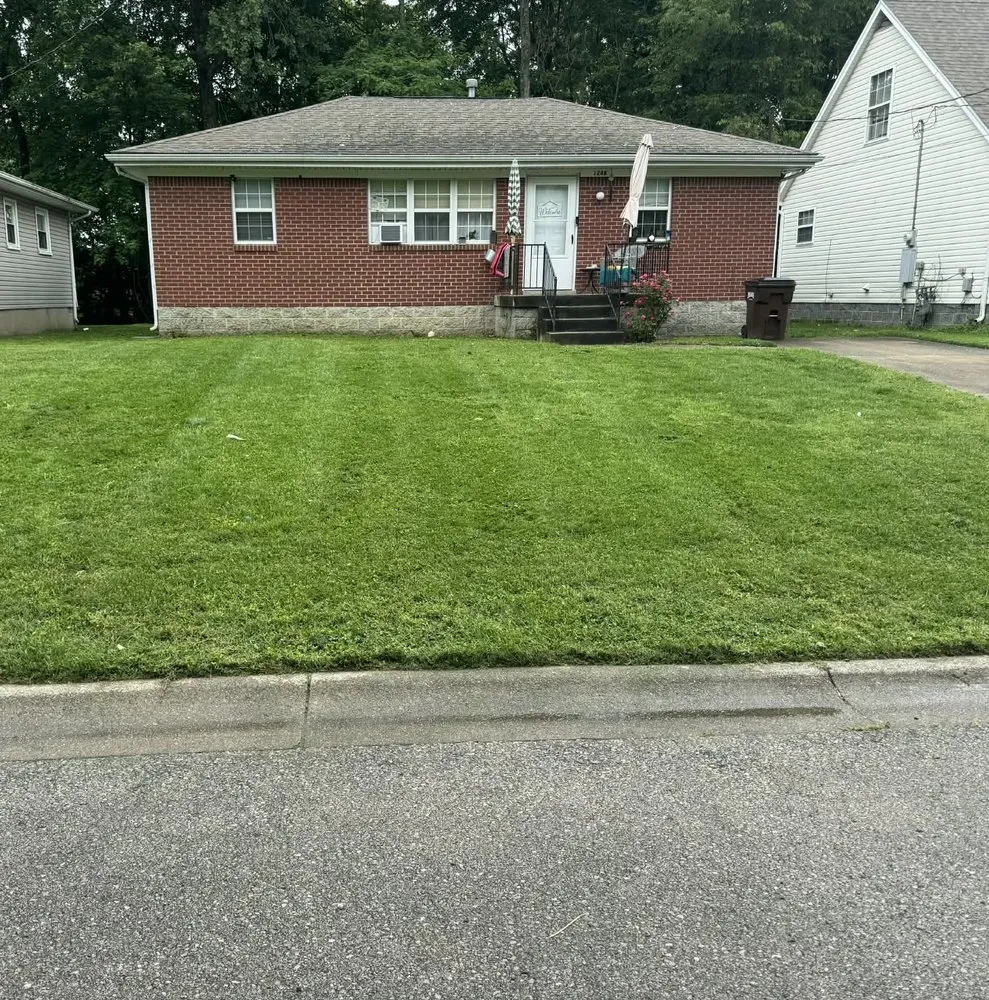 Custom landscape installation in Louisville, KY - Rob's Services