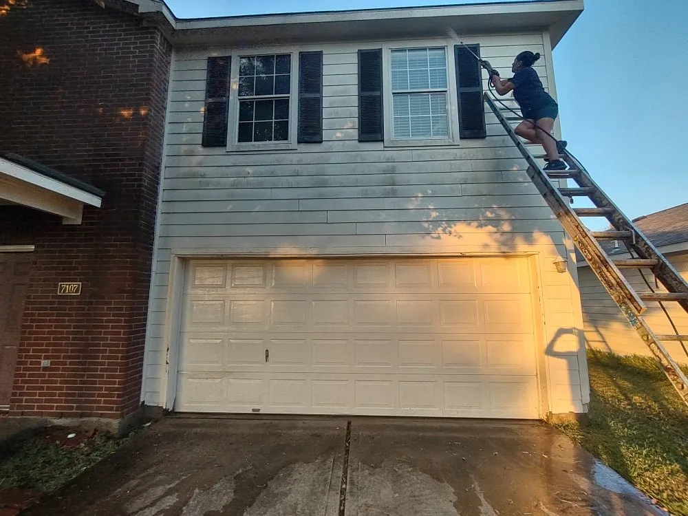 Local yard cleanup service for homes in Richmond, TX by Rob's Tree Service And Landscape Design