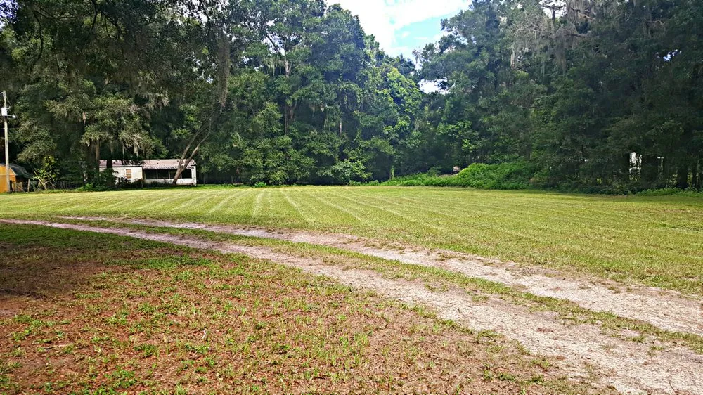 Custom garden landscaping for homes in Brooksville, FL by Robvee's Property Maintenance