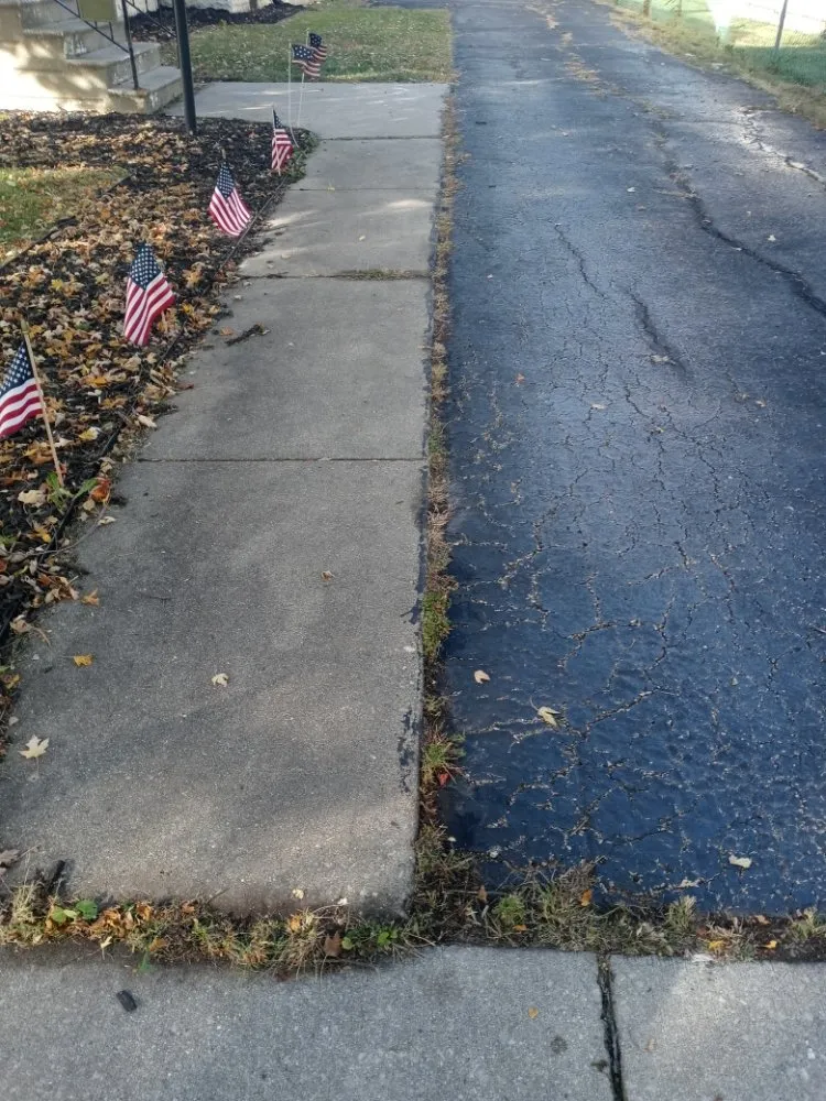 Custom lawn mowing service experts serving Gardner, IL - Rocha's Lawn Service