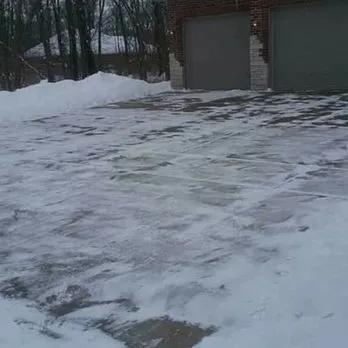 Custom yard maintenance in Gardner, IL by Rocha's Services