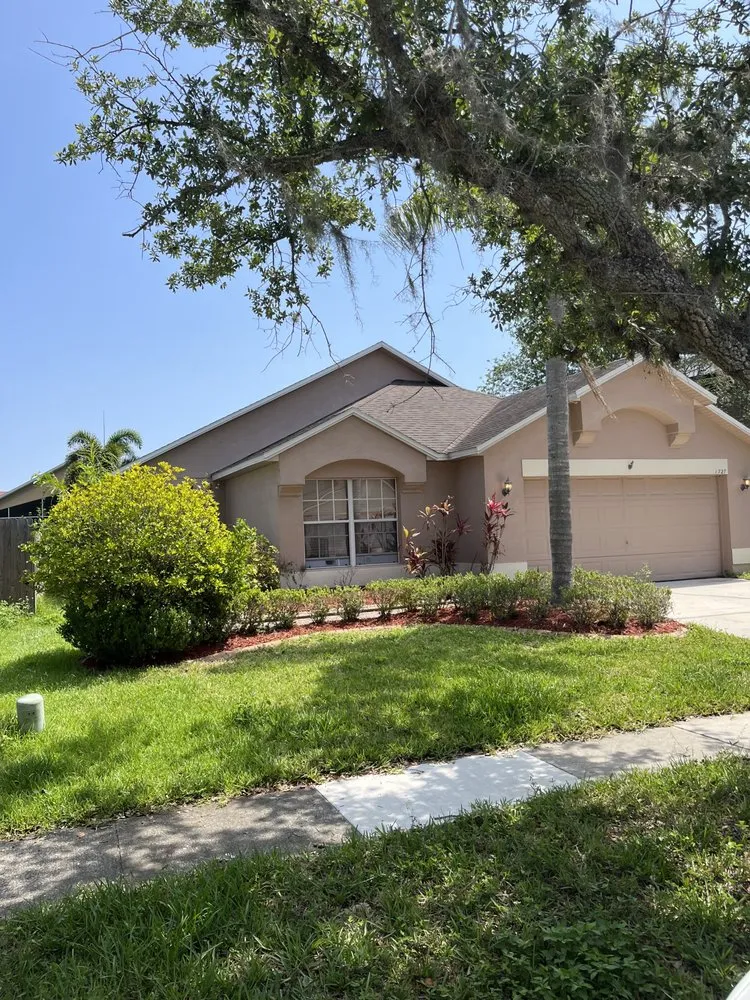 Expert lawn mowing service experts serving St. Cloud, FL - Rock & Root Custom Landscaping