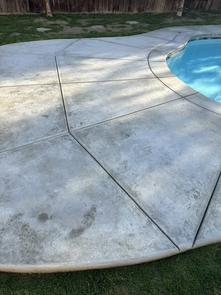 Professional yard maintenance in Bakersfield, CA - Rock Bottom Pools & Landscape