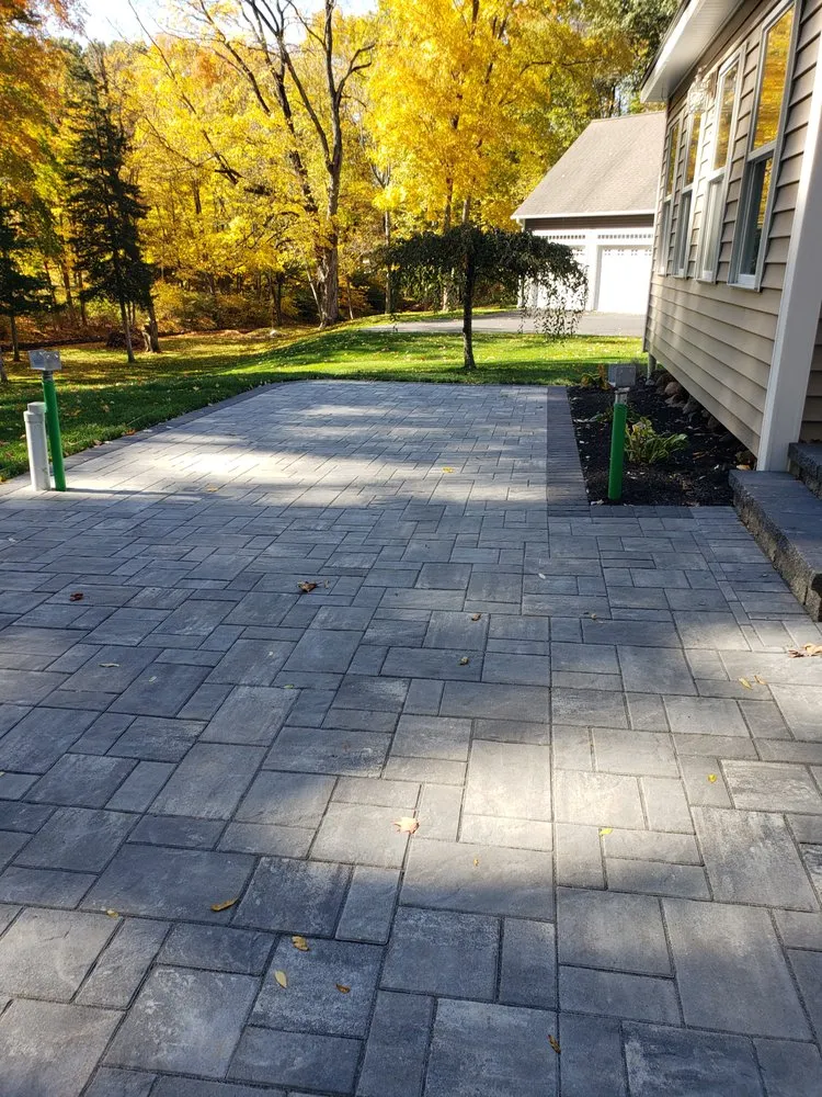 Affordable lawn mowing service experts serving East Hampton, CT - Rock Landscaping & Construction