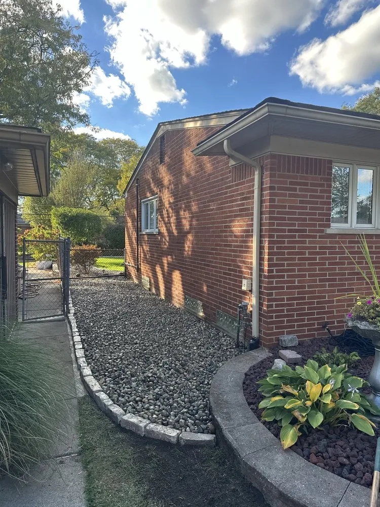 Top-rated landscape installation in Fenton, MI - Rock Solid