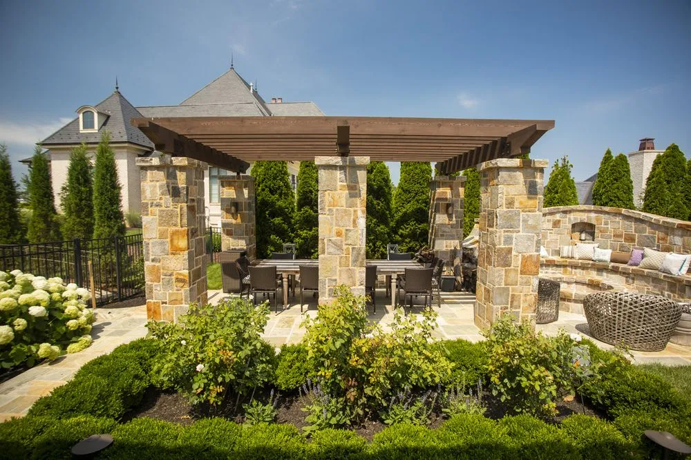 Professional landscaping services experts serving Aldie, VA - Rock Water Farm Landscapes & Hardscapes