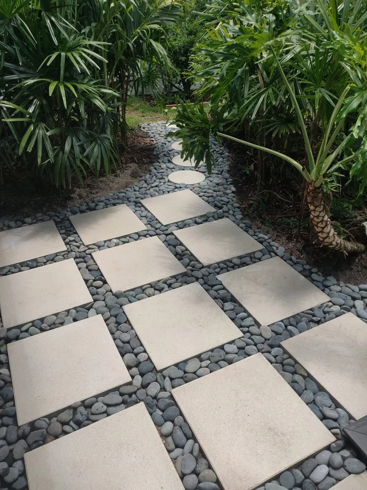 Custom landscape installation in Sanford, FL by Rockin Bloom's