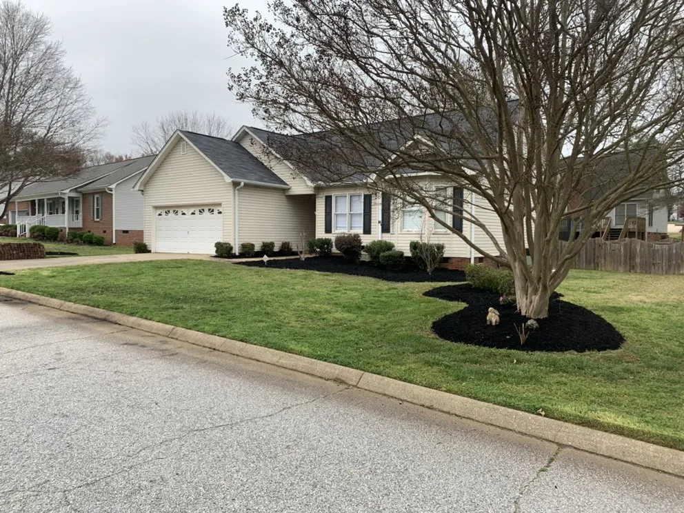 Expert yard cleanup service in Simpsonville, SC by Rockin’ Landscapes