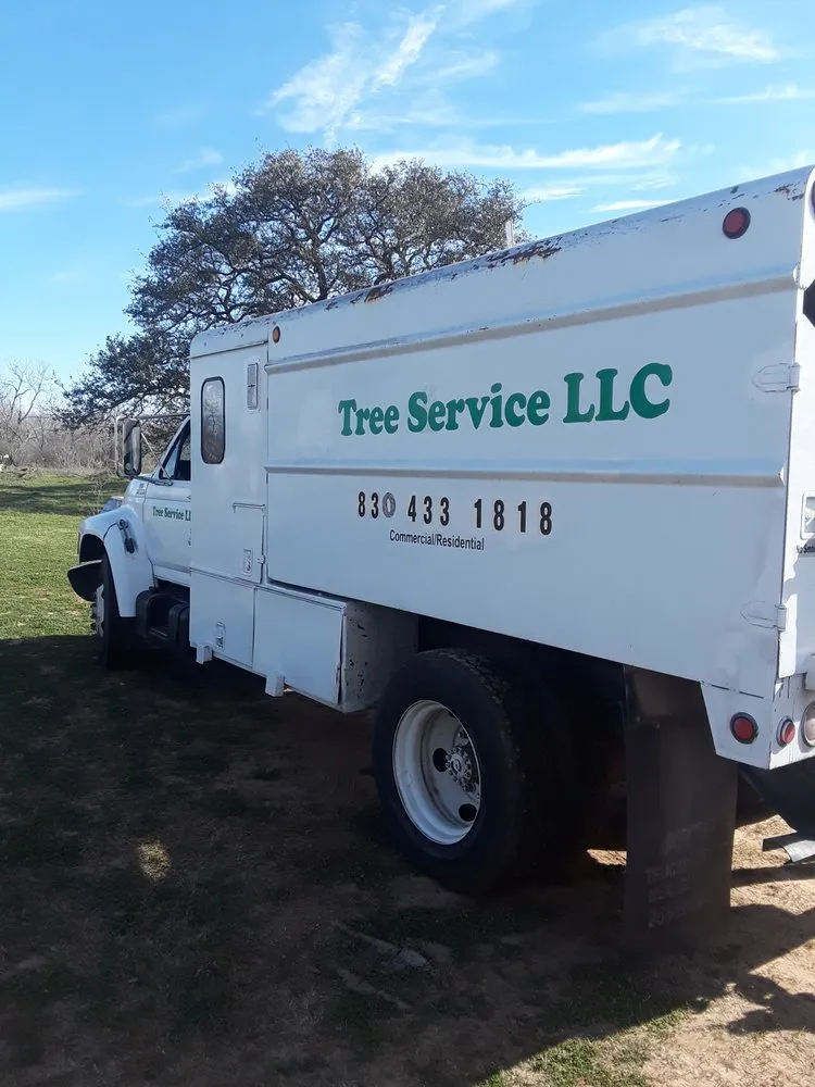 Professional landscaping services in Floresville, TX - Rockin R Tree Service & Landscaping