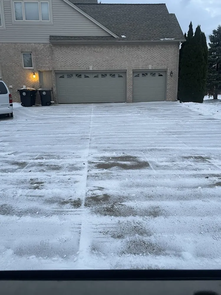 Trusted lawn mowing service experts serving Livonia, MI - Rockin Ricks