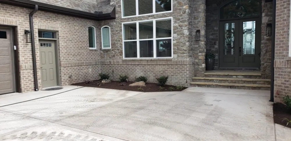 Trusted lawn care service for homes in Loudon, TN by Rockscape