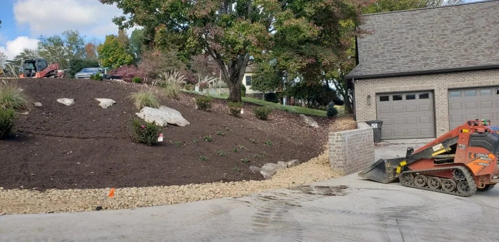 Affordable yard maintenance with custom design in Loudon, TN by Rockscape