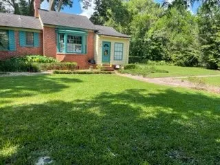 Reliable lawn care service in Jacksonville, FL by Rockstar Outdoors