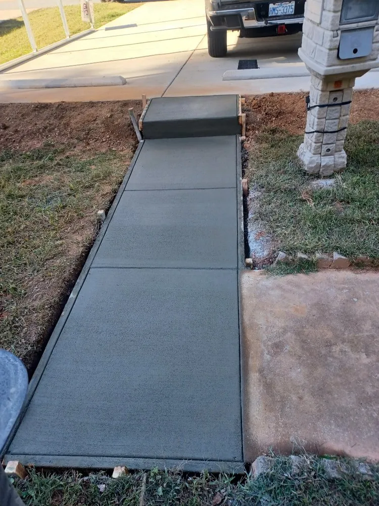 Reliable yard cleanup service for year-round maintenance in Charlotte, NC by Rod Hardscaping & Landscaping