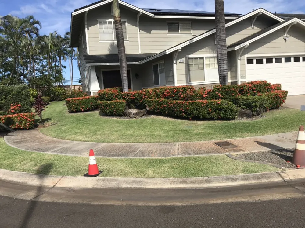 Trusted yard cleanup service for year-round maintenance in Ewa Beach, HI by Rodel's Landscaping Services