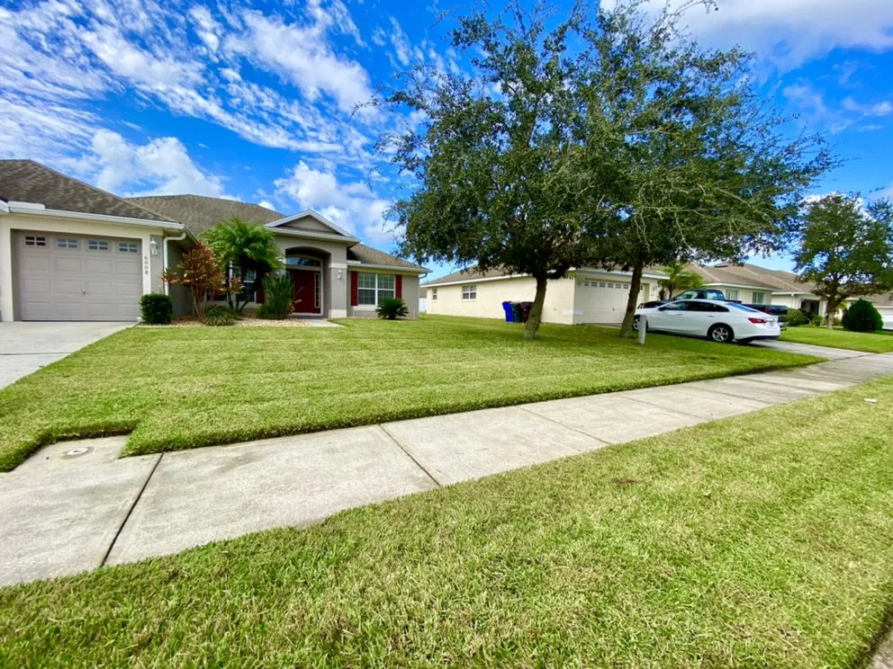 Custom garden landscaping in St. Cloud, FL by Rodmar Landscaping and Handyman Services