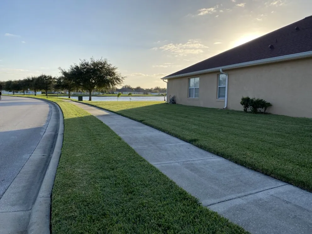 Custom lawn mowing service in St. Cloud, FL by Rodmar Landscaping and Handyman Services