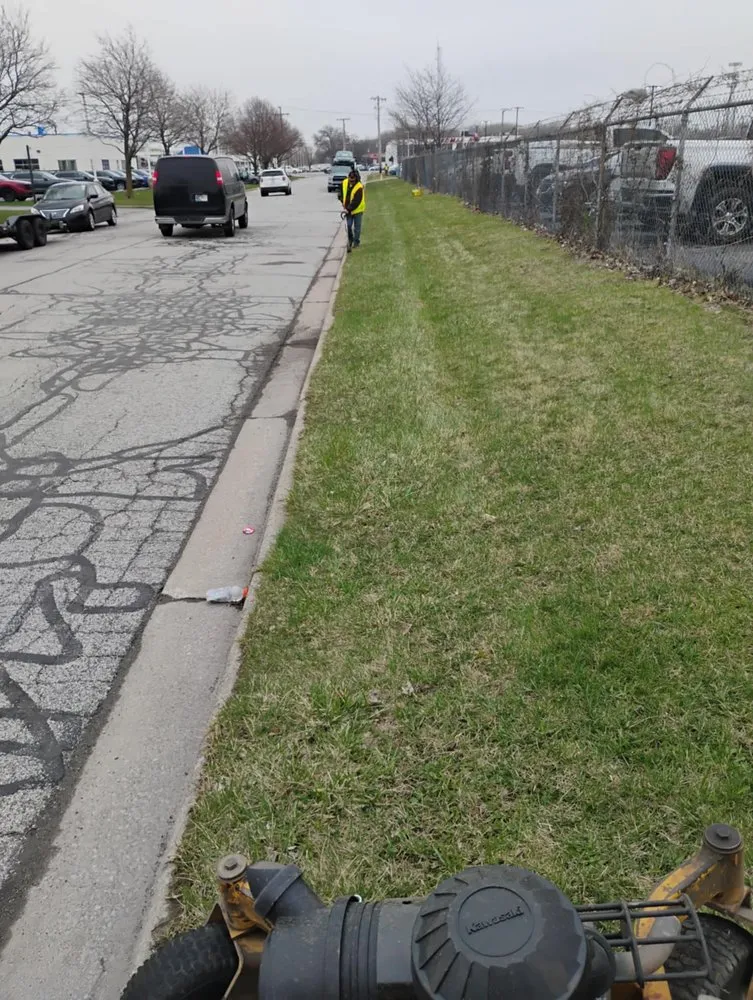 Reliable yard maintenance for beautiful yards in Chicago Heights, IL by Rodríguez Best Yard