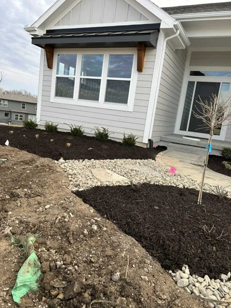 Affordable landscape design experts serving Grandview, MO - Rodríguez Lawn Care