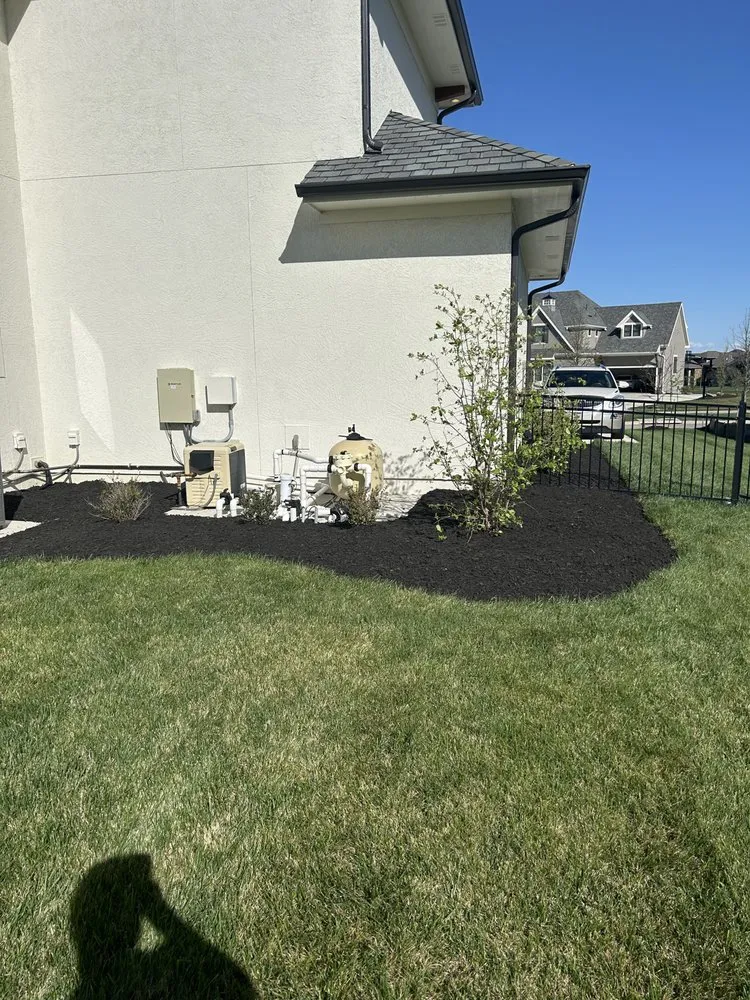 Expert residential landscaping in Grandview, MO - Rodríguez Lawn Care