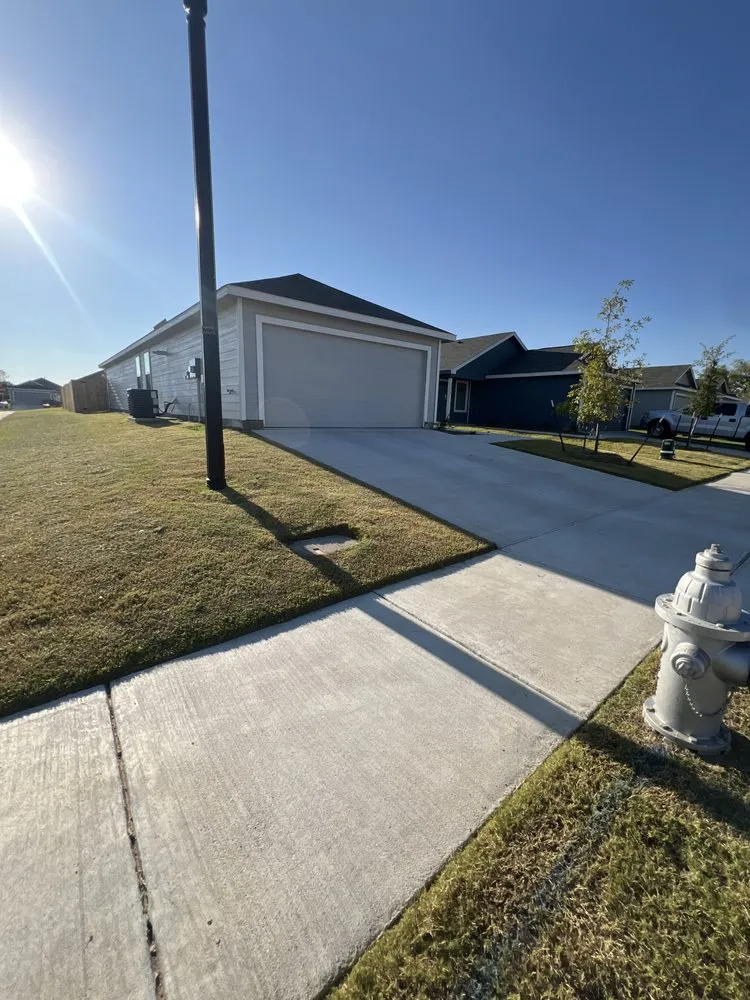 Reliable landscape design experts serving Tom Bean, TX - Rodríguez Lawncare