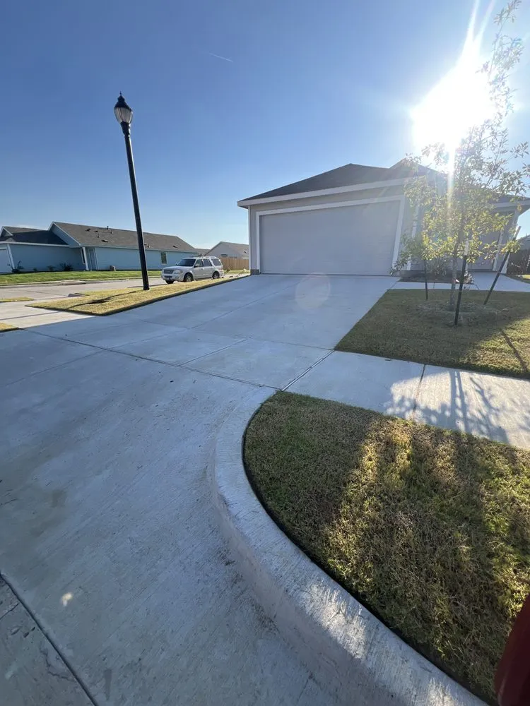 Top-rated yard cleanup service for beautiful yards across Tom Bean, TX - Rodríguez Lawncare