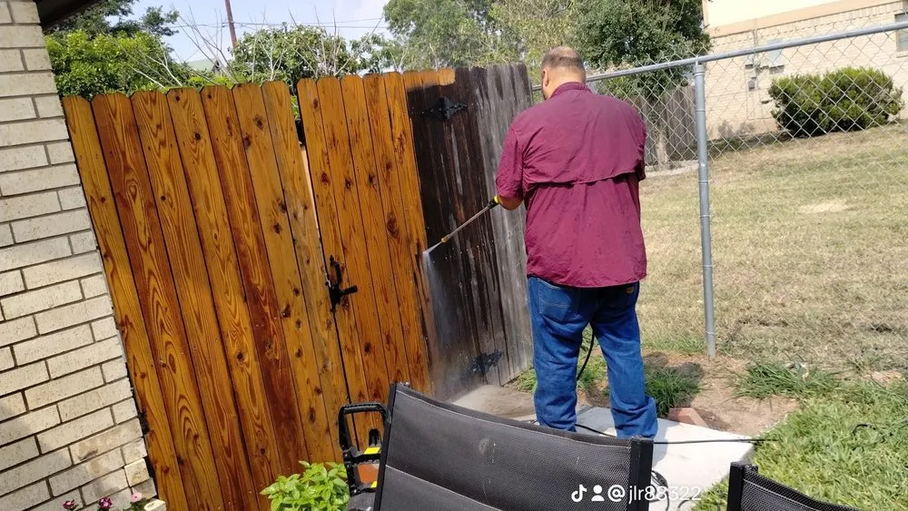 Expert landscaping services experts serving Mission, TX - Rodriguez Cleaning Services