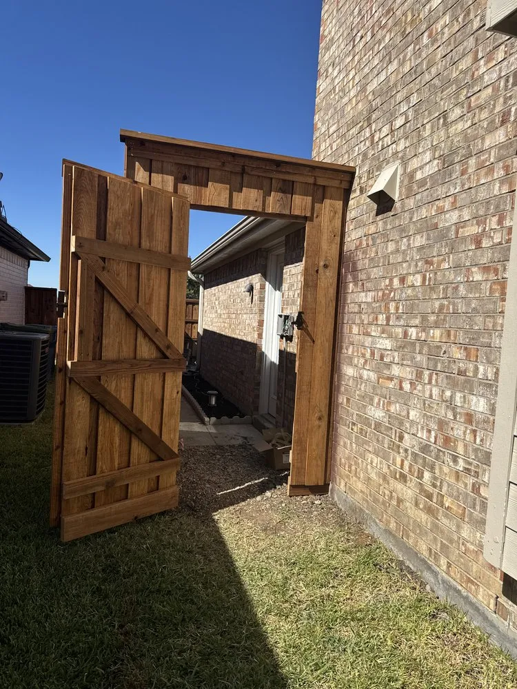 Custom landscape design in Lewisville, TX by Rodriguez fences Installation