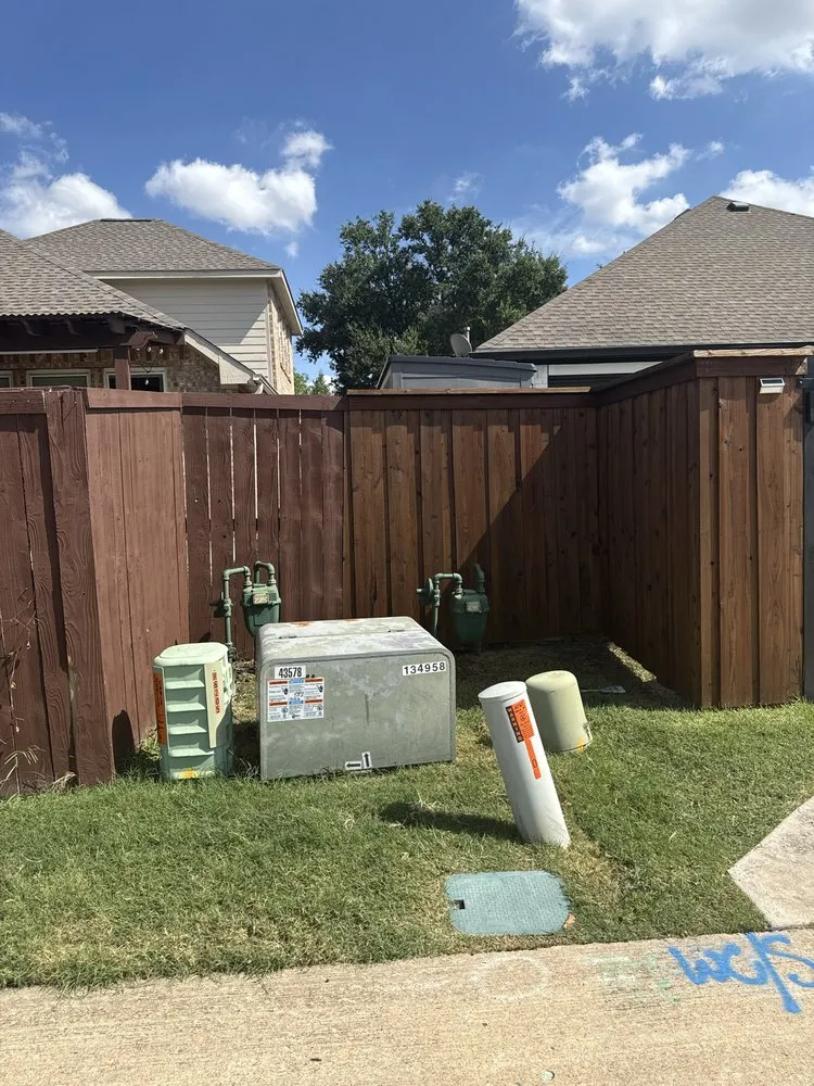Top-rated lawn mowing service experts serving Lewisville, TX - Rodriguez fences Installation