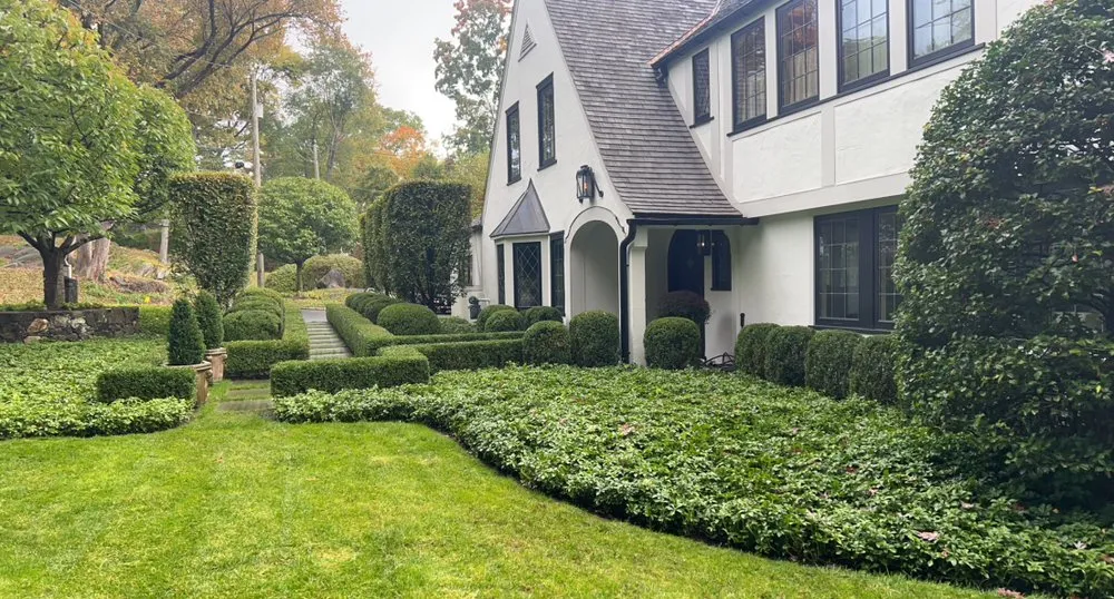 Affordable yard maintenance for year-round maintenance in Stamford, CT by Rodriguez Garden and Stone