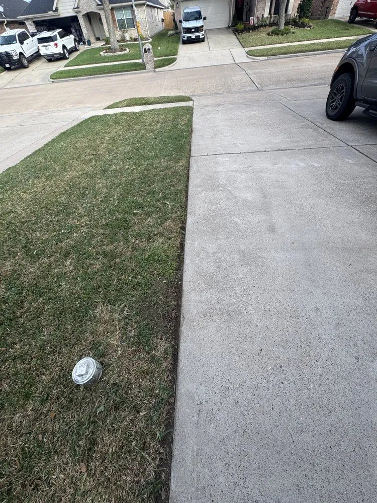 Top-rated lawn mowing service experts serving Pasadena, TX - Rodriguez Landscaping