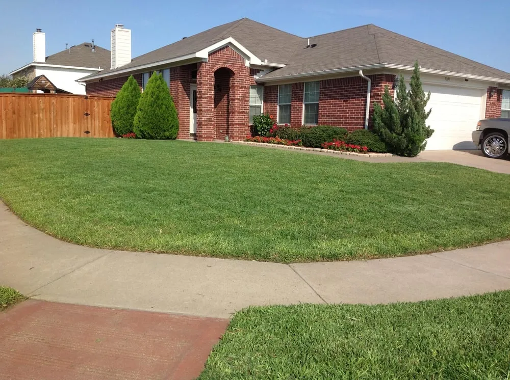 Custom garden landscaping for beautiful yards across Rowlett, TX - Rodriguez Landscaping