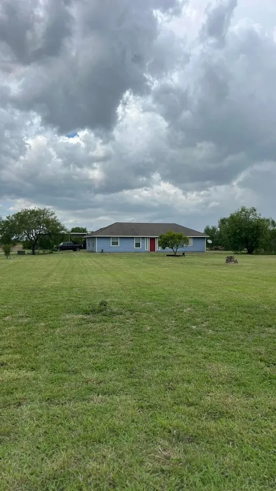 Top-rated garden landscaping for beautiful yards across Corpus Christi, TX - Rodriguez Lawn Care & More