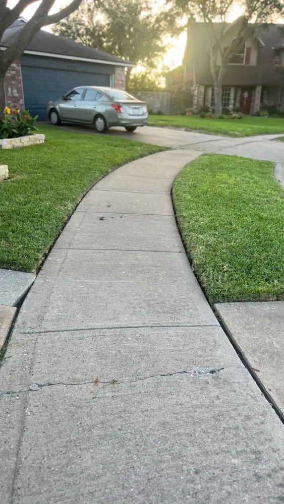 Expert lawn care service in Corpus Christi, TX by Rodriguez Lawn Care & More