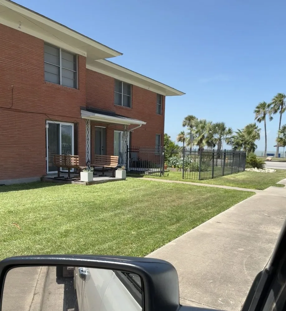 Professional garden landscaping in Corpus Christi, TX by Rodriguez Lawn Care